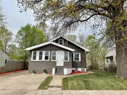 2312 Dean Ave, Des Moines, IA 50317