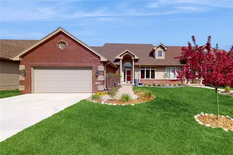 1274 Glen Oaks Dr, West Des Moines, IA 50266