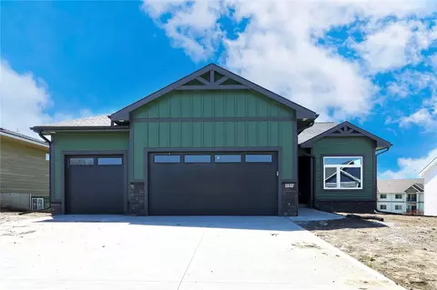816 Woodside Dr, Marshalltown, IA 50108