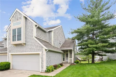 2601 82nd St, Urbandale, IA 50322