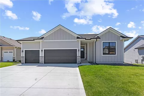 1412 NE Poplar Ct, Grimes, IA 50111