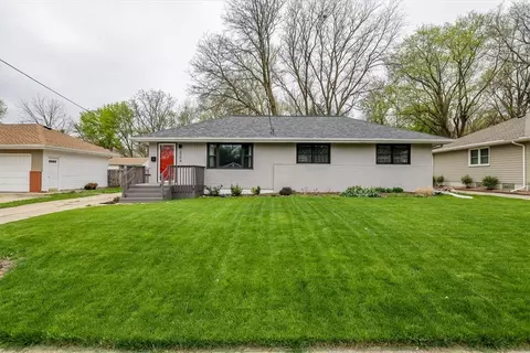 2304 Meadow Ln, West Des Moines, IA 50265