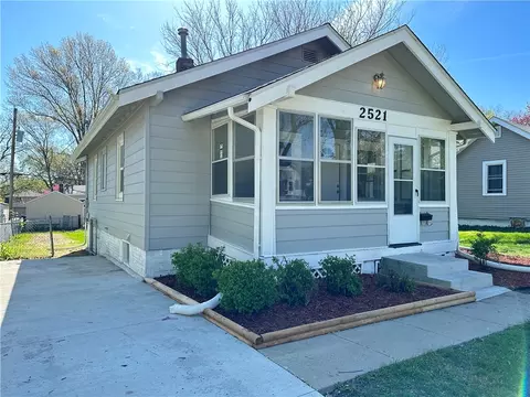 2521 36th St, Des Moines, IA 50310