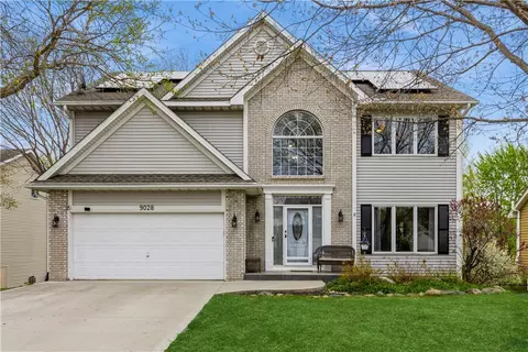 9028 Timberwood Dr, Johnston, IA 50131