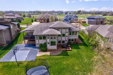 15509 Plum Dr, Urbandale, IA 50323