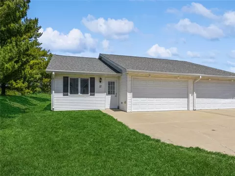 11 NE Sunrise Dr, Waukee, IA 50263