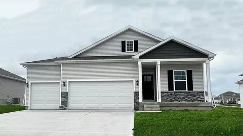 14515 Coyote Dr, Urbandale, IA 50323