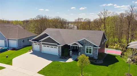 1917 Meadow Lark Dr, Polk City, IA 50226