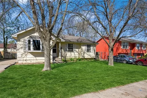1508 Dixon St, Des Moines, IA 50316