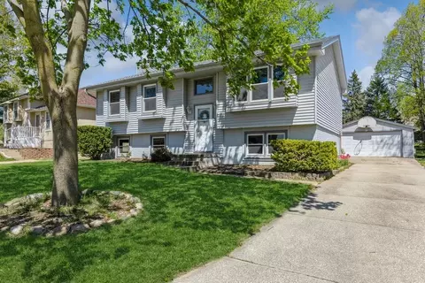 4221 89th St, Urbandale, IA 50322