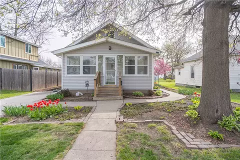 509 3rd St, West Des Moines, IA 50265