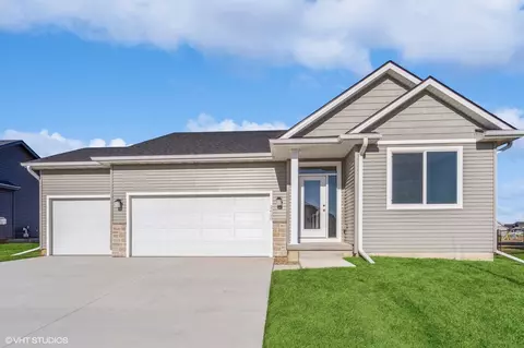 2620 NW Reinhart Dr, Ankeny, IA 50023