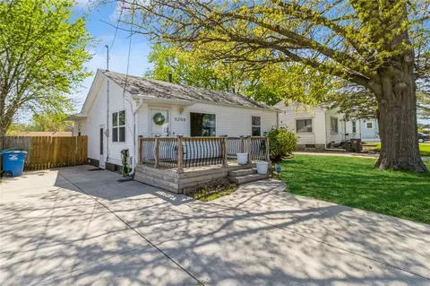 5206 Douglas Ave, Des Moines, IA 50310