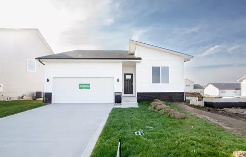 14204 Northpark Dr, Urbandale, IA 50323