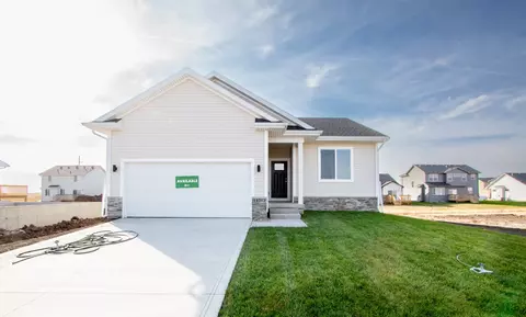 14212 Northpark Dr, Urbandale, IA 50323