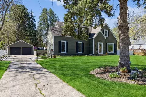 5404 Hickman Rd, Des Moines, IA 50310