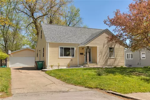 629 14th St, West Des Moines, IA 50265