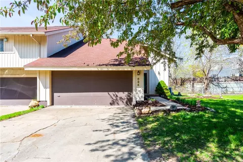 624 Knolls Rd, West Des Moines, IA 50265