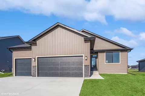 2706 NW Reinhart Dr, Ankeny, IA 50023