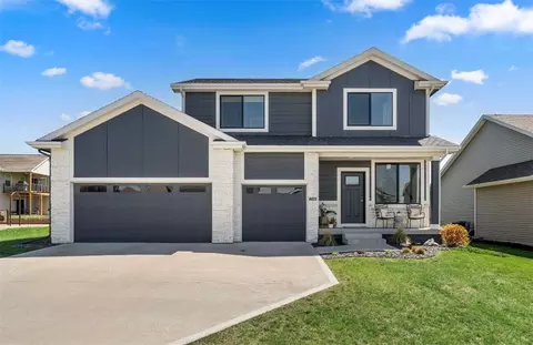 605 Meadow Rd, Adel, IA 50003