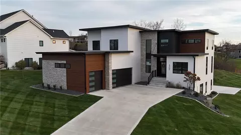 3702 Autumn Sage Cir, Norwalk, IA 50211