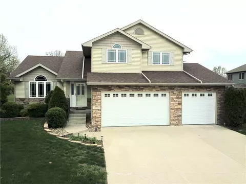 3355 Ridgeview Dr, Des Moines, IA 50320