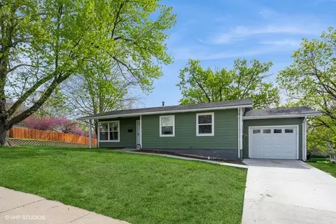 1120 Hazel St, Pella, IA 50219