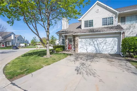 150 S Prairie View Dr #401, West Des Moines, IA 50266