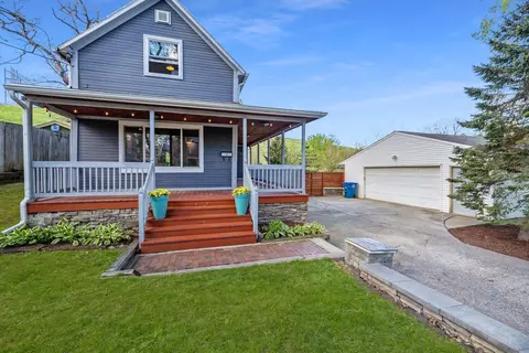 2621 Rollins Ave, Des Moines, IA 50312