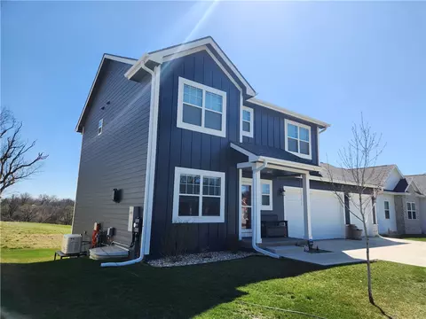 1391 Cardinal Ridge Dr, Newton, IA 50208