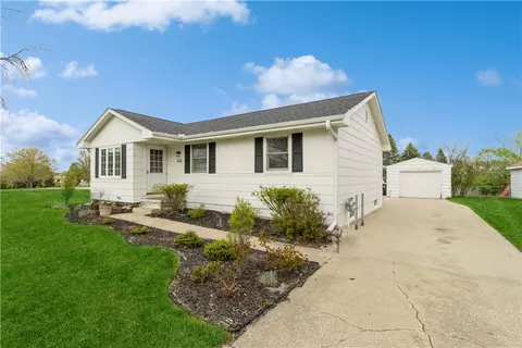 1205 S 14th St, Adel, IA 50003