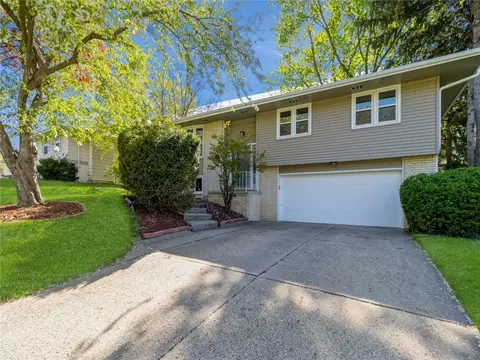 1210 29th St, West Des Moines, IA 50266