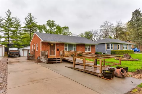 6513 Center St, Windsor Heights, IA 50324
