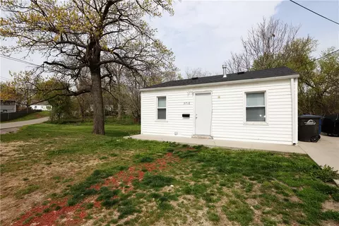 3716 Chicago Ave, Des Moines, IA 50317