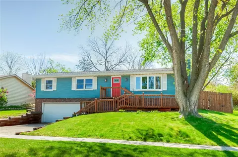 4818 Lakewood Dr, Norwalk, IA 50211