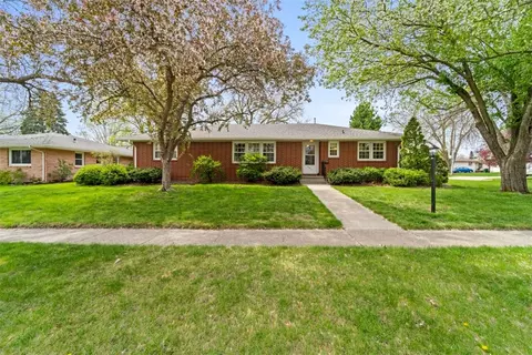 401 SE 4th St, Ankeny, IA 50021