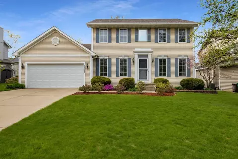 9121 NW Windsor Dr, Johnston, IA 50131