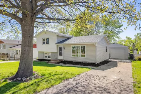 3906 SE 15th Ct, Des Moines, IA 50320