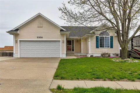 2308 E Meadow Ln, Des Moines, IA 50320