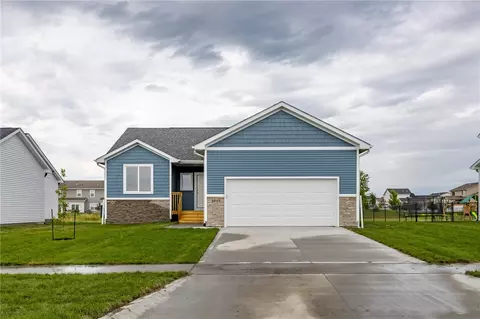 1045 Gray Ave, Waukee, IA 50263