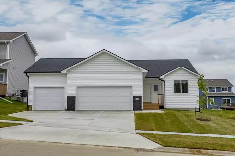 613 Plainside Ave, Norwalk, IA 50211