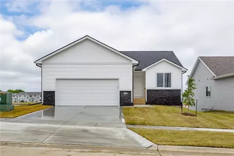 717 Plainside Ave, Norwalk, IA 50211