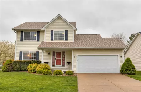 9391 Lake Dr, West Des Moines, IA 50266