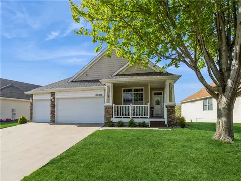 280 S 79th St #1801, West Des Moines, IA 50266