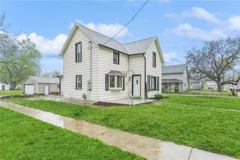 827 Shaw St, Des Moines, IA 50309