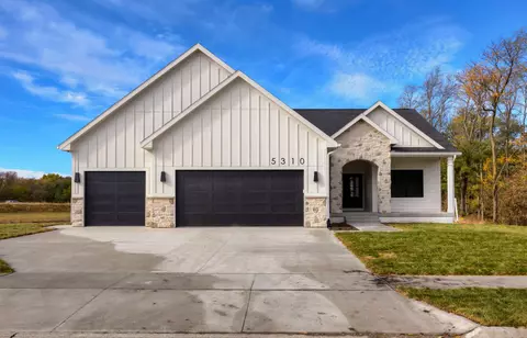5310 174th St, Urbandale, IA 50323