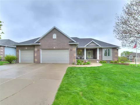 9203 Westfield Cir, Johnston, IA 50131