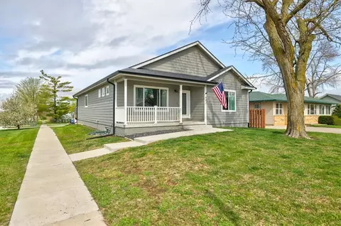 402 W 5th St, Woodward, IA 50276