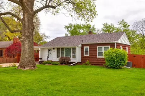 5427 SW 20th St, Des Moines, IA 50315