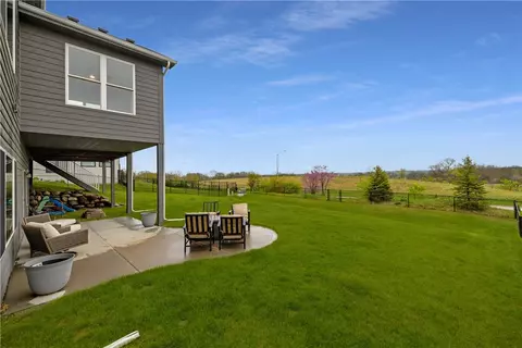 9180 Yarrow Ct, West Des Moines, IA 50266